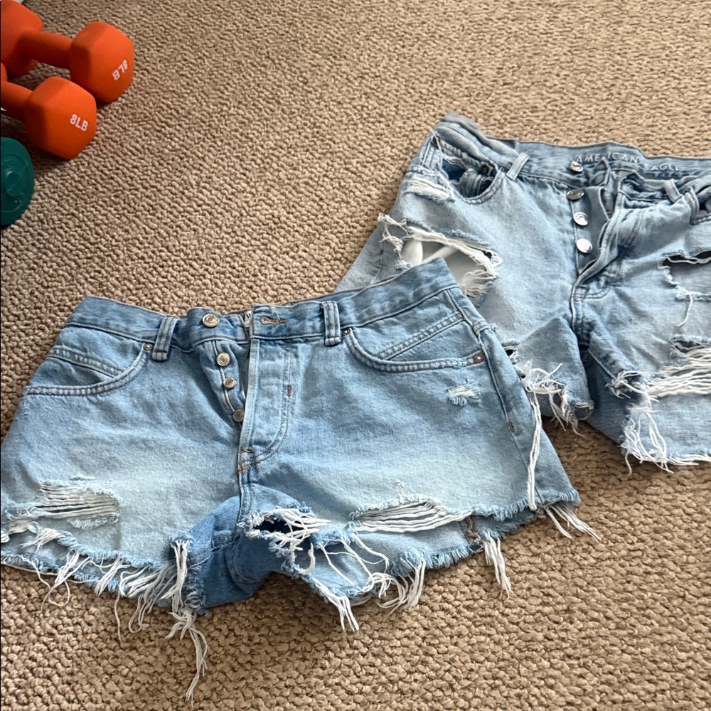 Distressed Light Blue Denim Shorts size 6/28 American Eagle